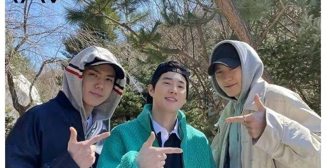 EXO拍摄全新团综热度登顶!超级韩流天团回归,行星的惊喜?