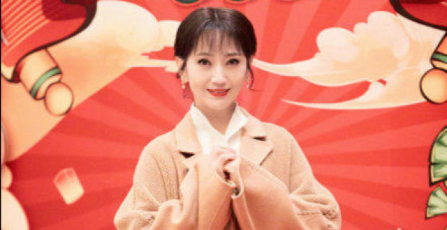 68岁赵雅芝状态引热议，皮肤娇嫩似少女，P图太过像只有“20岁”