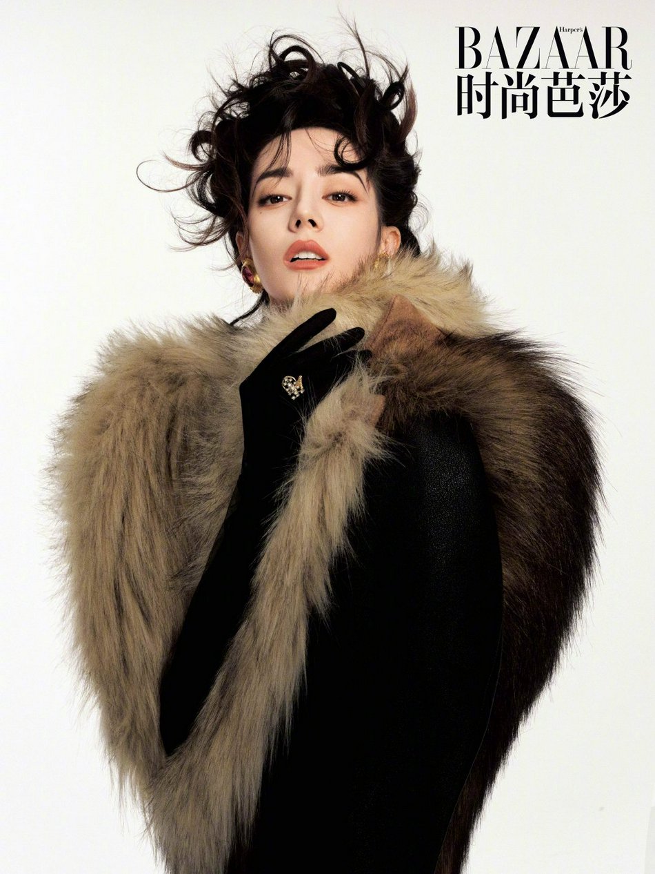 迪丽热巴百变造型变身摩登女郎