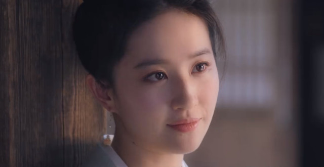 没凹少女感没用滤镜的刘亦菲赢了，还在演少女的85花尴尬不？