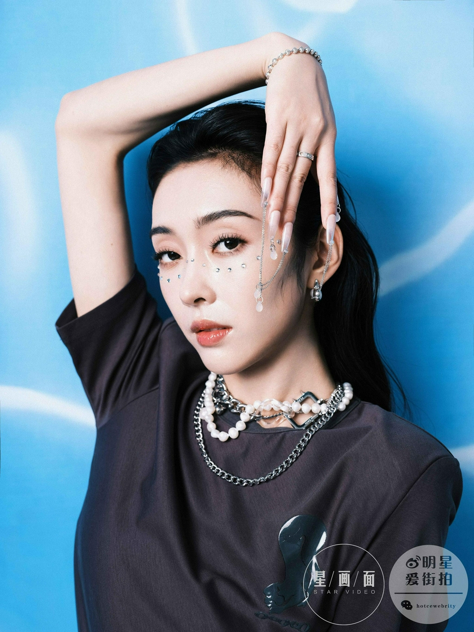 宣璐大背头造型御姐范十足写真