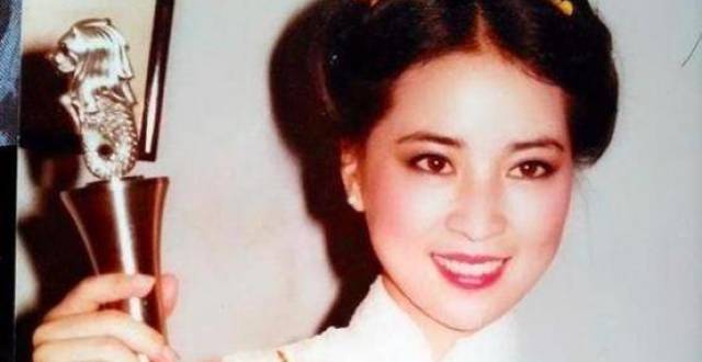7位被大佬“藏起来”的女星，个个貌美如花，却甘愿为爱做羹汤
